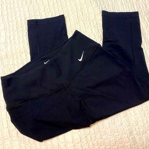 Nike Dri Fit Capri Athletic Leggings